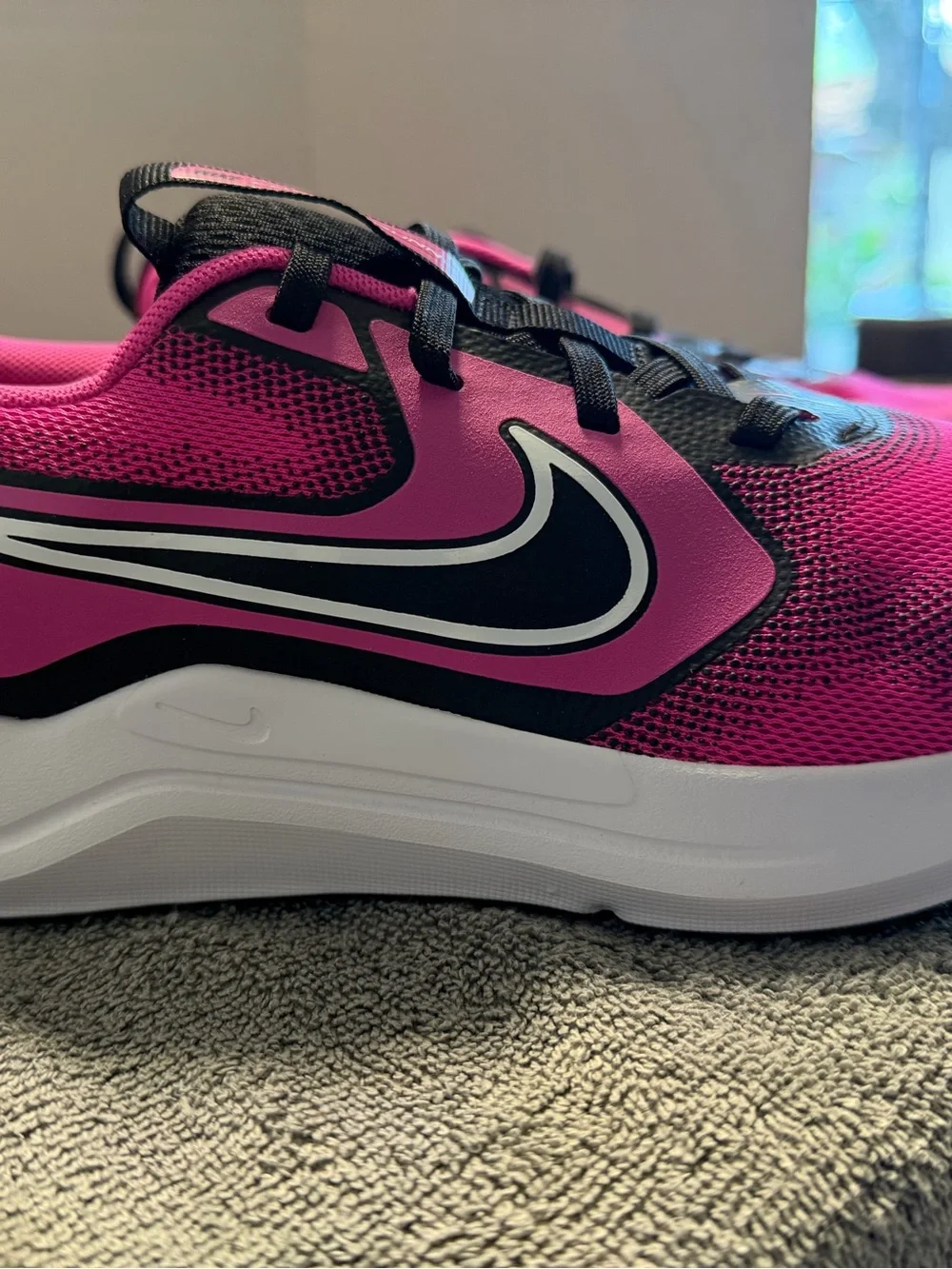 Nike Cosmic Runner Hot Pink/Black Sneakers Size 6.5Y NWOT-no box